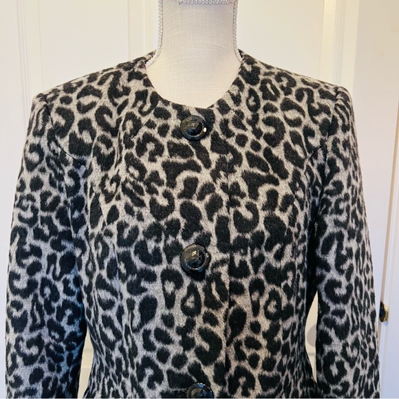 NEW BETSEY JOHNSON ANIMAL PRINT COAT - Picture 2 of 13